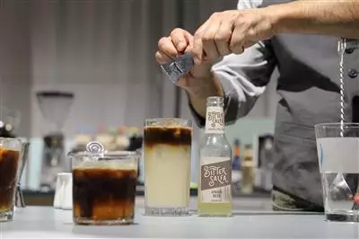 Beverage, la scuola per Barman Flairtender sceglie i prodotti Bitter Salfa e Derby Blue