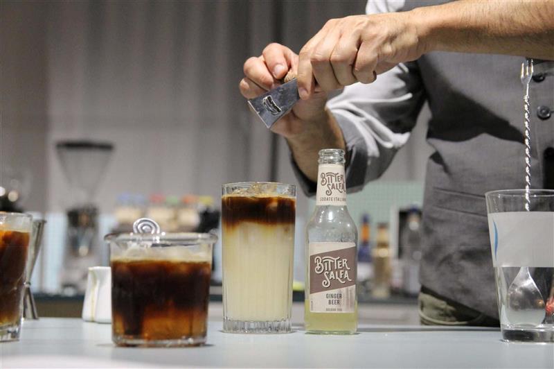 Beverage, la scuola per Barman Flairtender sceglie i prodotti Bitter Salfa e Derby Blue