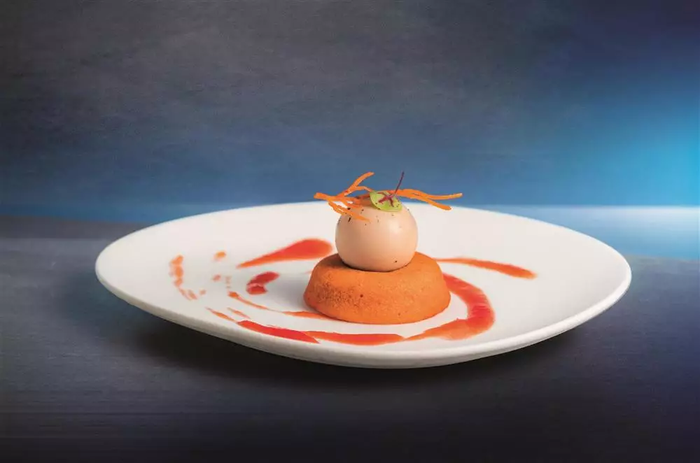 Frangipane al pomodoro, panna cotta al tonno e chips di pomodoro