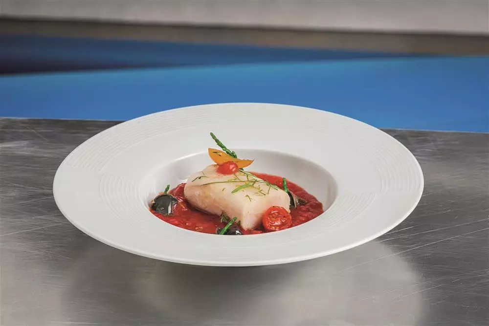 Bianco di dentice con zuppetta di garusoli e alghe