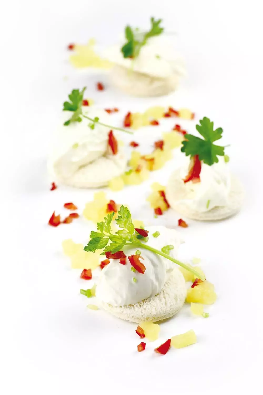 Quenelle di burrata su brunoise all’ananas