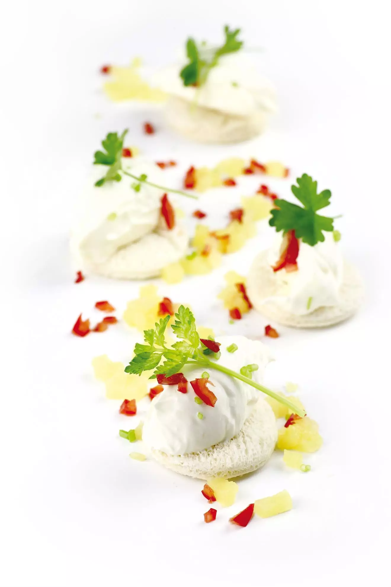 Quenelle di burrata su brunoise all’ananas