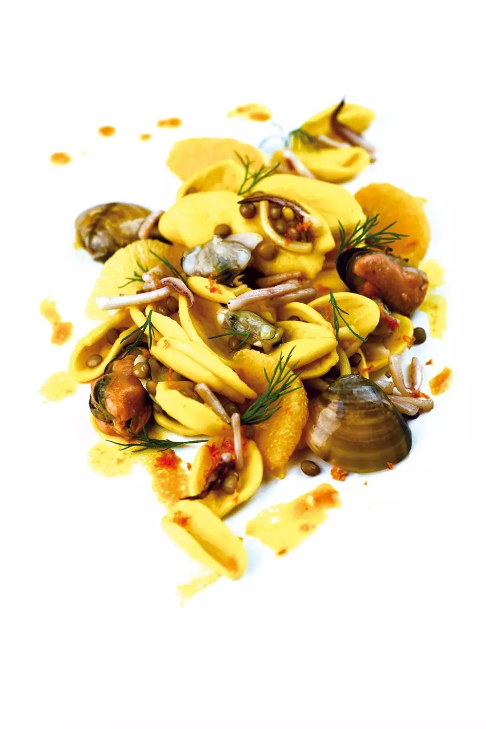 Strascinati alle cozze e calamari spillo con lenticchie, arancia e zafferano