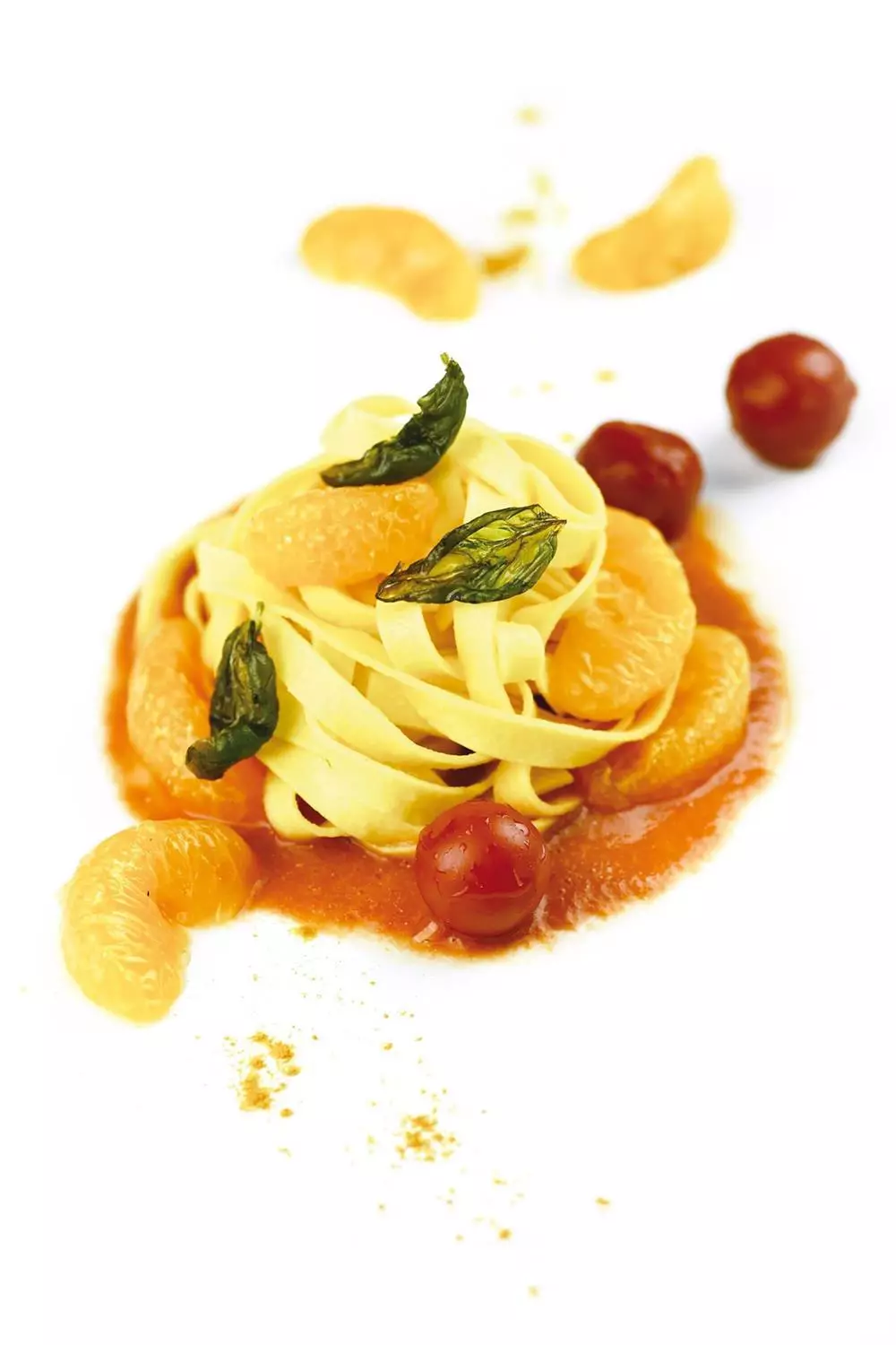 Fettuccine su coulis di ciliegino al mandarino