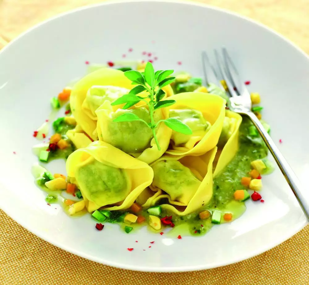 Ravioli in fonduta con pesto di rucola