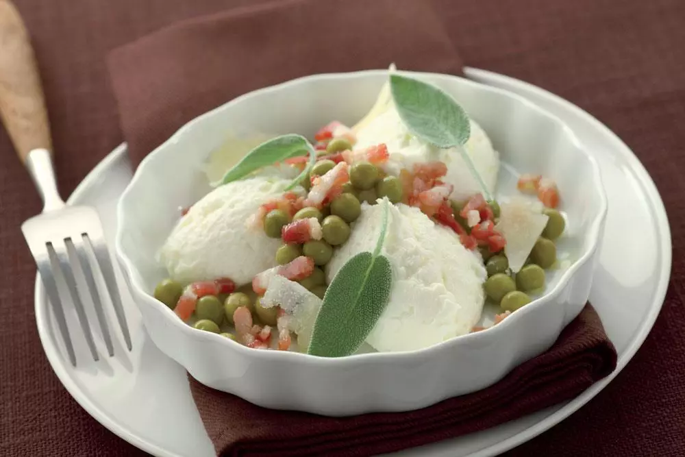 Gnocchi di ricotta alla francescana con piselli fini e guanciale