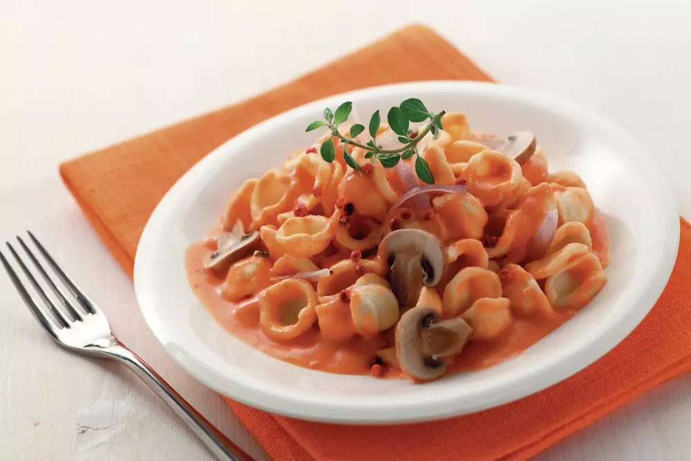 Recchitelle in vellutata rosa e funghi cremini