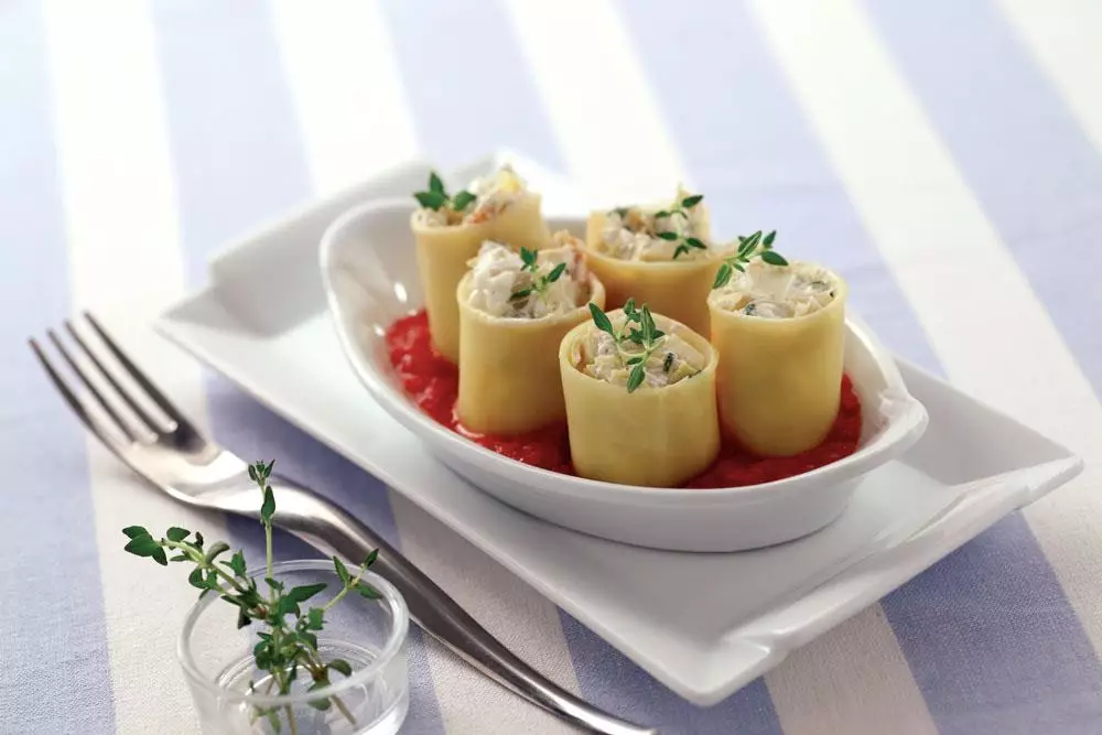Cannelloni ai carciofi e ristretto di pomodoro al timo