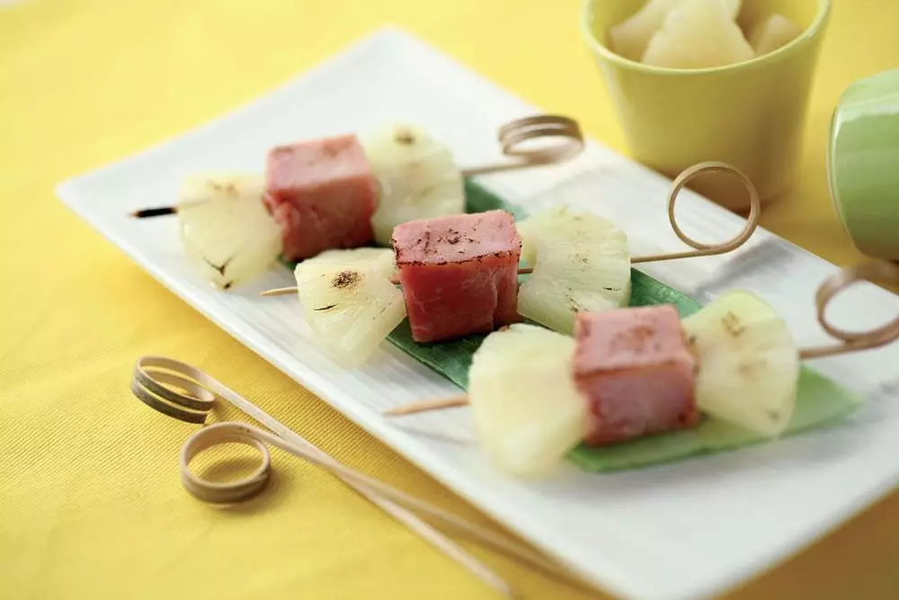 Spiedo di ananas e cotto di culatello