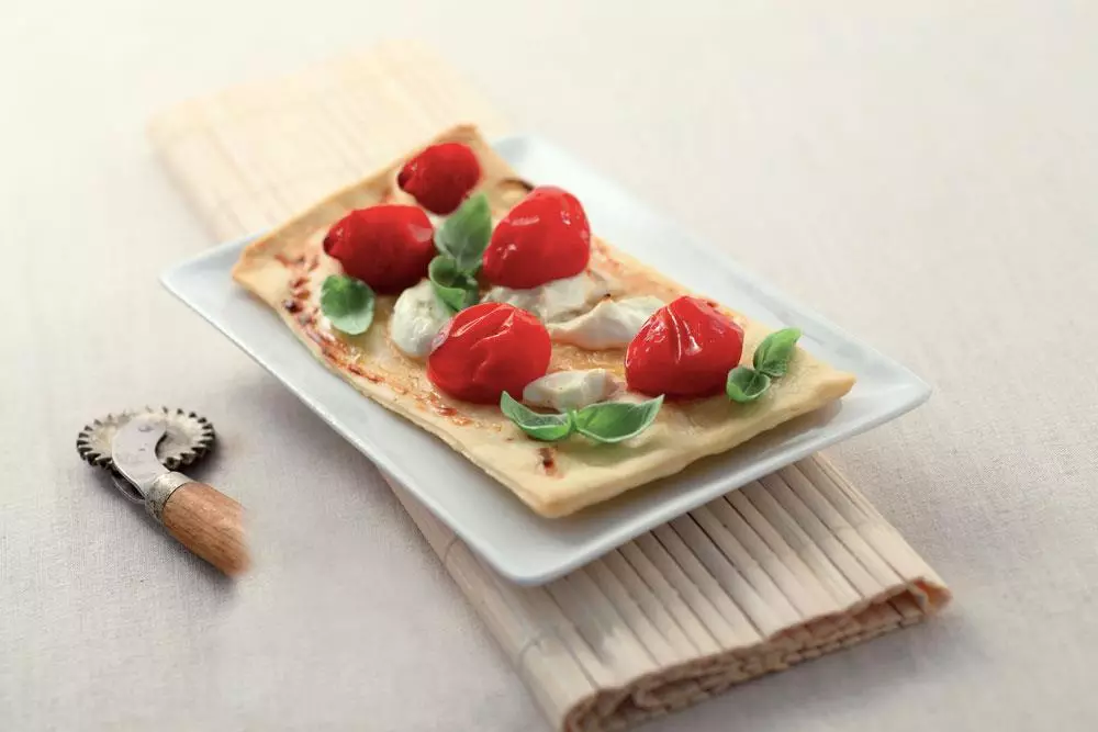 Focaccia alla recchese con stracchino e Pomodorini del Salento