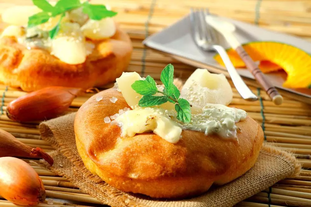 Focaccia con zola, pere williams e noci