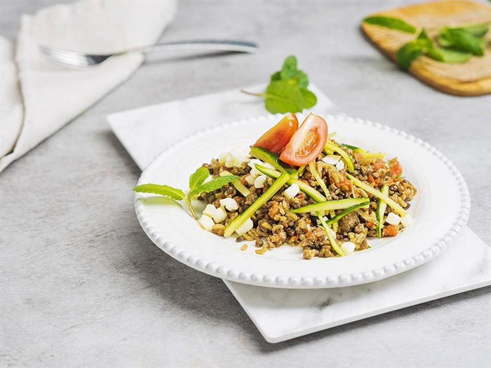 Basmati e lenticchie con festoni di zucchina, miele e quartirolo