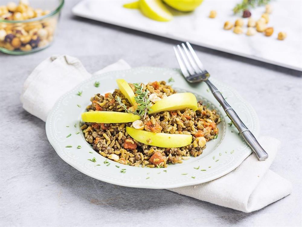 Basmati e lenticchie con mela, timo e nocciole