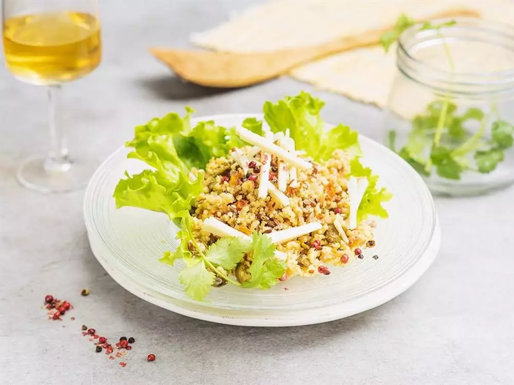Bulgur e quinoa con coriandolo e ricotta salata