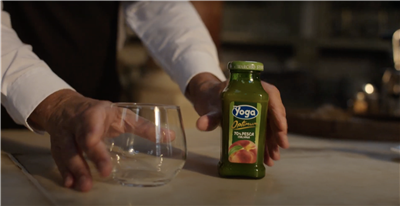 “Quando è Vita, è Yoga”: il marchio dei succhi di frutta torna in comunicazione con un nuovo spot carico di energia